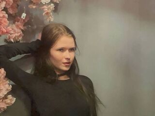 mastubating web cam girl CharisseChappel