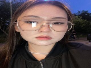 sexy webcam girl LauriMoradel