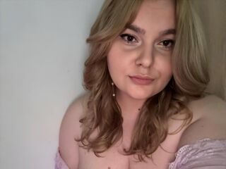 hot cam girl masturbating with dildo MeganDarcy