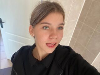 free nude live show NadineGene