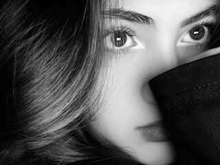 topless cam girl VickyToure