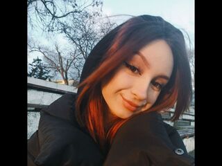 nude gamgirl AgaticBella