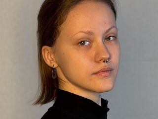 cybersex chat room AlainaCaveness