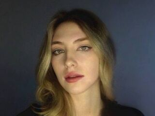 naughty camgirl masturbating with dildo AmyHuckabey