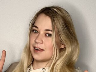 naughty camgirl fingering shaved pussy AnjaTruehart