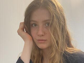 camwhore shaved pussy AuraTyce