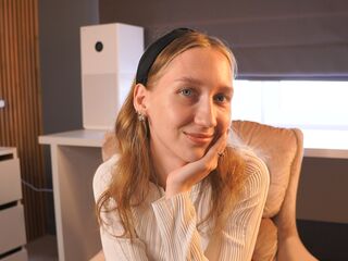 camgirl masturbating with sex toy AvaRedgate