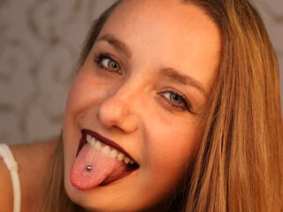 naughty cam girl BelleCox