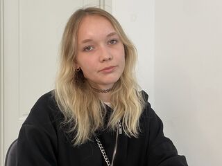 camslut topless BonnieRad