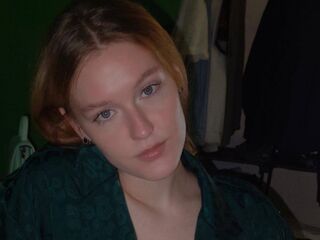 camgirl playing with sextoy BronwynDivens
