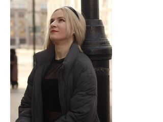 nude gamgirl CarinGoodwin