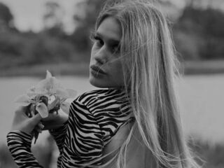 girl topless CharisseBuonomo