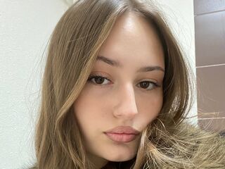 nude webcamgirl pic ChauPoling