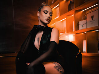 cam girl masturbating with dildo ChloeGracey