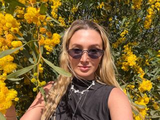 camgirl spreading pussy DelaineClowerd