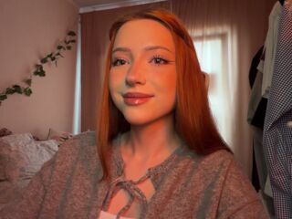 fingering girl cam DianniLinell