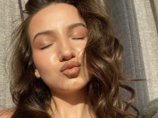 chat room webcam DinaSweeny