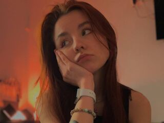 camgirl playing with dildo DivinaGazza