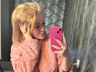 cam strip tease ElizabethCamaro