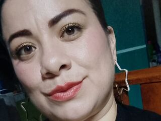 naked cam girl fingering pussy EmilyTempation