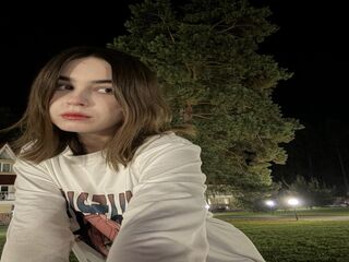 cam girl playing with vibrator EmmaForde