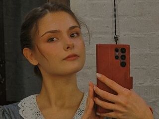 naked camgirl masturbating with vibrator HelenaBerkheimer