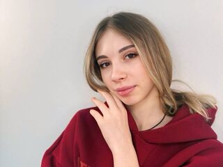 cam girl playing with sextoy HermilaJhonson