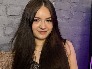 girl shaving pussy JessikaPinkman