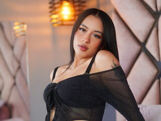 camslut showing pussy KaisaCurt