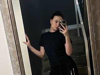 dirty cam show KiraBentley