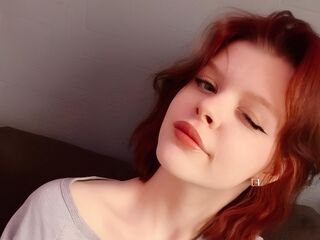 camgirl playing with vibrator KiraCurt