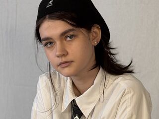 hot cam girl masturbating LeannMolineaux