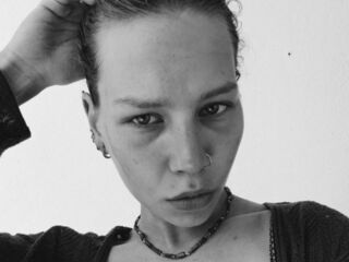 camslut showing pussy LeeanneYepes