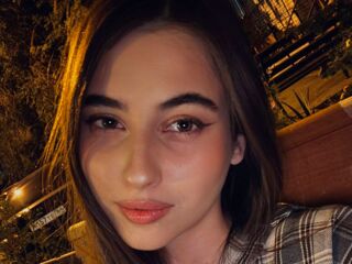 webcamgirl LeiaFrost