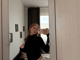 live webcam performer LennieLukasik