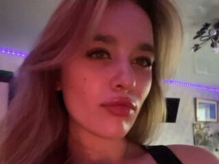 free live chatroom LieselotteJetter