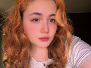 cam girl masturbating with dildo LiliPlishi