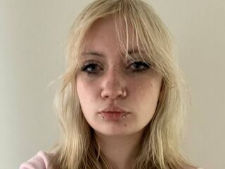 naughty camgirl fingering pussy LoisBrindamour