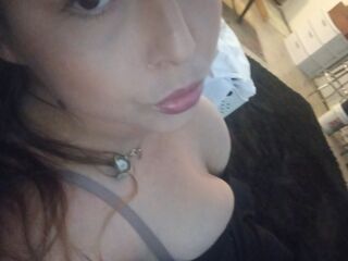 naughty cam girl masturbating with dildo LolaLoced