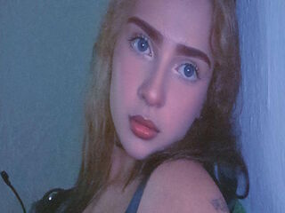 naked camgirl masturbating with vibrator LuanaGreen