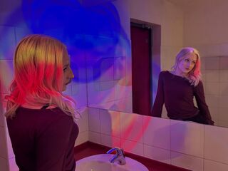 camgirl masturbating with sextoy LucilleWiste