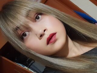 masturbating camgirl MercellaMorelli