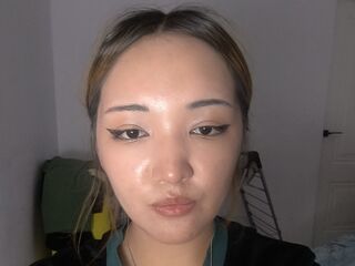 beautiful webcamgirl MiaChinessa