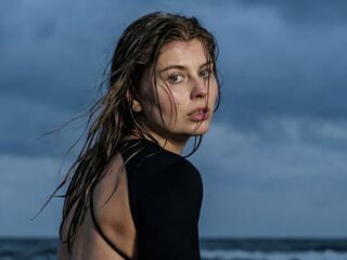 naked girl with webcam fingering pussy MilaOlivers