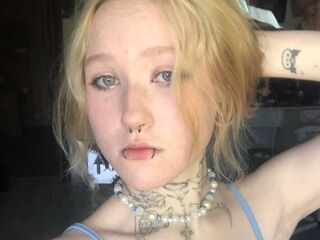 camwhore fingering shaved pussy MoriahEverly