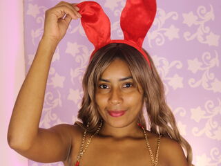 camgirl masturbating with dildo NaomiMiller