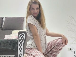 mastubating web cam girl RoxyLorie