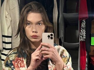 camgirl masturbating with sextoy RubyRedkis