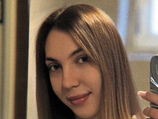 camgirl fingering shaved pussy SammieKroh