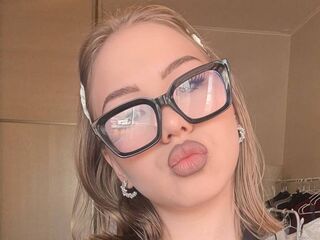 girl webcam show SaraBaier